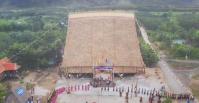 Sum vầy đón năm mới bên mái nhà Rông truyền thống lớn nhất tỉnh Gia Lai