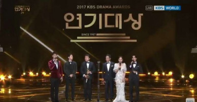 KBS Drama Awards 2017: Tận 6 giải Best Couple, Park Seo Joon - Jang Nara rinh nhiều cúp