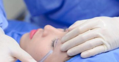 Cô gái vĩnh viễn không thể nhắm mắt sau khi cắt mí làm đẹp