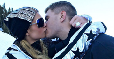 Sau tình sử dài dằng dặc, Paris Hilton cuối cùng đã đính hôn với phi công trẻ ở tuổi 36