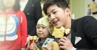 Xúc động với lá thư của một người cha có con bị ung thư gửi tới Song Joong Ki
