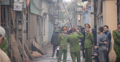 Khởi tố, bắt tạm giam chủ kho phế liệu phát nổ vì tội tàng trữ 7 tấn vũ khí quân dụng