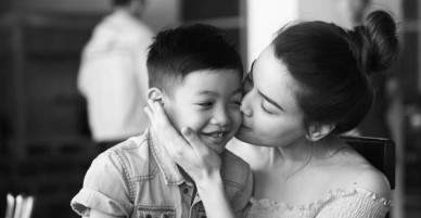 Lời tâm tình cực ngọt ngào của bé Subeo dành cho Hà Hồ đang được dân mạng thích thú chia sẻ