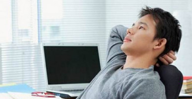 Có nên bỏ lại mẹ già và bạn gái để đi xuất khẩu lao động