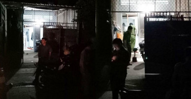 “Sát thủ” xông vào phòng trọ rút súng bắn người