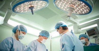 Ca phẫu thuật kết thúc 9 năm co giật đeo đẳng cho bé gái 11 tuổi