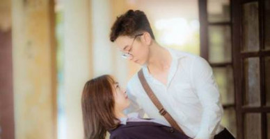 Có nên tỏ tình với thầy giáo hay lặng lẽ làm “em gái mưa“?