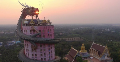 Ngôi đền rồng uốn lượn độc đáo ở Thái Lan