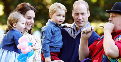 Cách vợ chồng Hoàng tử William bảo vệ con qua ngôn ngữ hình thể