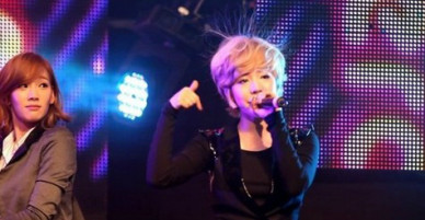 Idol Hàn trở thành trò cười vì mái tóc dựng ngược tích điện