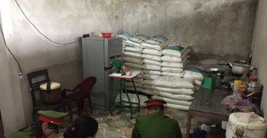 Triệt phá ổ nhóm làm giả lượng lớn mì chính