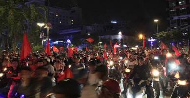 Hàng trăm xe máy đi bão, bị cảnh sát bắt giữ