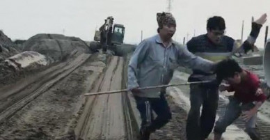 Vụ bé trai 10 tuổi bị đánh vì ăn trộm ngô: Xác minh danh tính mẹ con chủ ruộng và sẽ tiến hành xử lý