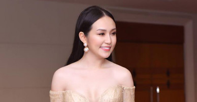 Vợ Tuấn Hưng khoe vẻ sexy của gái hai con với váy trễ nải