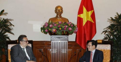 Phó Thủ tướng, Bộ trưởng Ngoại giao Phạm Bình Minh tiếp Đại sứ Phần Lan