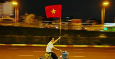 Học sinh, sinh viên không được cổ vũ bóng đá quá khích