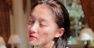 Bỏ lớp makeup, bạn gái Luhan gây bất ngờ với gương mặt mộc đáng mơ ước
