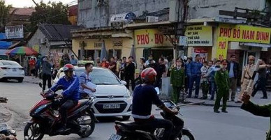 Triệu tập nhóm công nhân vụ thanh sắt rơi chết người đi đường