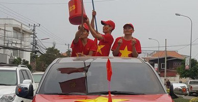 Hội người Việt ở Lào rộn ràng, sẵn sàng bùng cháy hết mình cho trận chung kết lịch sử của U23 Việt Nam