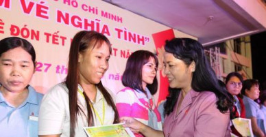 Trao Tấm vé nghĩa tình cho người lao động về quê đón Tết