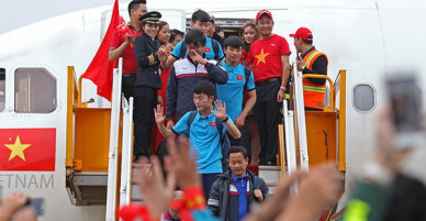 VietJet Air chính thức xin lỗi trước sự việc người mẫu ăn mặc phản cảm trên chuyên cơ đón đoàn đội tuyển U23 Việt Nam