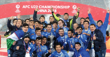 Fanpage AFP thay cover đội thắng, giữa hàng trăm bình luận lọt thỏm 4 chia sẻ của fan Uzbekistan nhưng đó đều là lời khen cho Việt Nam!