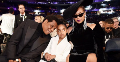 Khoảnh khắc dễ thương nhất Grammy: Con gái Beyoncé ra hiệu như bà cụ non, bố mẹ lập tức im lặng