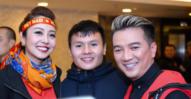 Jennifer Phạm, Mr Đàm vui vẻ khi được gặp cầu thủ Quang Hải