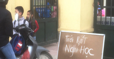 Bố mẹ Hà Nội trở tay không kịp khi con được nghỉ học bất ngờ vì rét