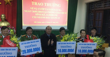 Thưởng nóng chuyên án phá vụ dùng súng và bom giả cướp ngân hàng giữa ban ngày