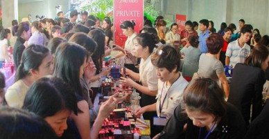 Trên 300 gian hàng giảm giá đến 50% tại hội chợ vui Tết 2018