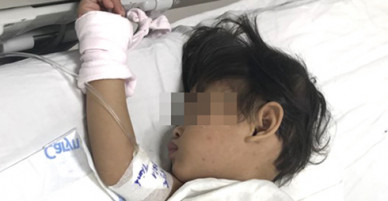 Bé gái 3 tuổi bị mẹ cho uống thuốc diệt cỏ để cùng chết