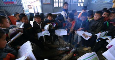 Hàng nghìn học sinh Lào Cai phải nghỉ học tránh rét
