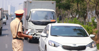 Tài xế thua kiện lỗi vượt đèn vàng với cảnh sát giao thông