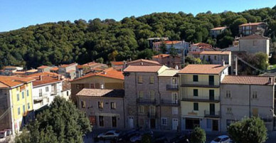 Thị trấn xinh đẹp ở Italy rao bán 200 căn nhà với giá một bảng
