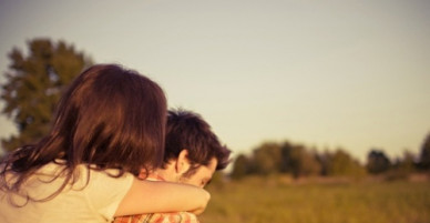 Làm gì khi hẹn hò người yêu cũ của bạn thân?