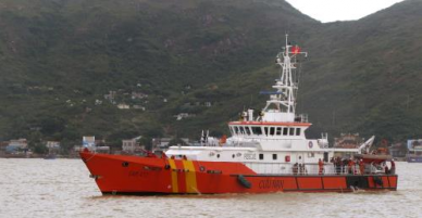 Sóng lớn đánh chìm tàu ở khu vực biển Quảng Ninh, 8 ngư dân thoát nạn