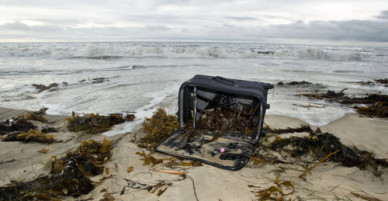 Chiếc vali chứa bí ẩn chưa có lời giải trên bãi biển ở Australia