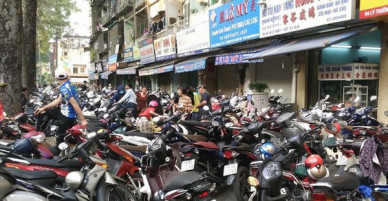 Giao lưu với U23 Việt Nam, CĐV bị bãi xe chặt chém 50.000 đồng/chiếc