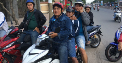 Vừa đi ăn cưới về, cô gái trẻ bị thanh niên đi xe Su Xì Po giật dây chuyền vàng