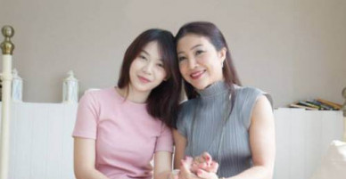 Tâm thư con gái gửi mẹ: Con lớn rồi, từ nay mẹ hãy thương lấy mình!