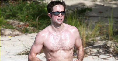 Robert Pattinson nỗ lực tập luyện cơ bụng 6 múi sau khi chia tay bạn gái
