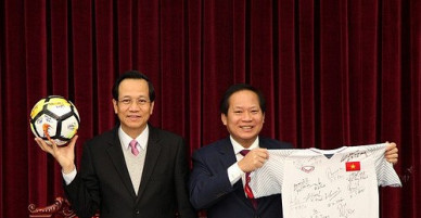 Đấu giá áo và bóng U23 tặng Thủ tướng: Giá khởi điểm là 2 tỉ đồng