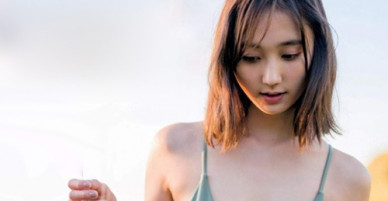 Mỹ nhân Nhật Bản diện bikini trên đồng cỏ, bãi biển