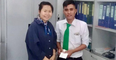 Bỏ quên thùng đồ chứa 1,2 tỉ đồng trên taxi, nữ giám đốc nhận lại điều bất ngờ từ tài xế