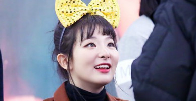 Seul Gi, Suzy khiến fan tan chảy với ánh mắt dịu dàng
