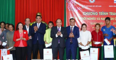 Thủ tướng Nguyễn Xuân Phúc thăm, chúc Tết bà con đồng bào dân tộc thiểu số tại Đắk Lắk