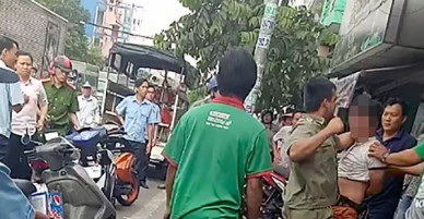 Bảo vệ dân phố đánh người kinh doanh trên vỉa hè?