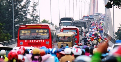 Trạm BOT cầu Rạch Miễu liên tục ngừng thu phí vì kẹt xe
