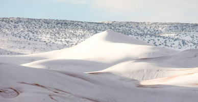 Tuyết phủ trắng nhiều vùng sa mạc Sahara lần thứ 3 trong 40 năm, có nơi dày 40cm khiến người dân kinh ngạc